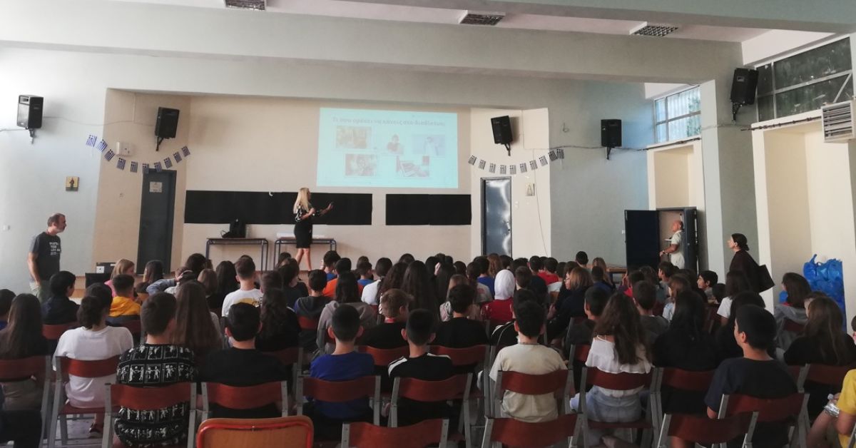 SafeLine: Delivering Training Seminars In Schools all around Greece